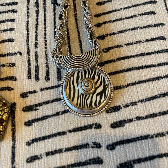 Set of Two Statement Necklaces - Picture 3 of 5